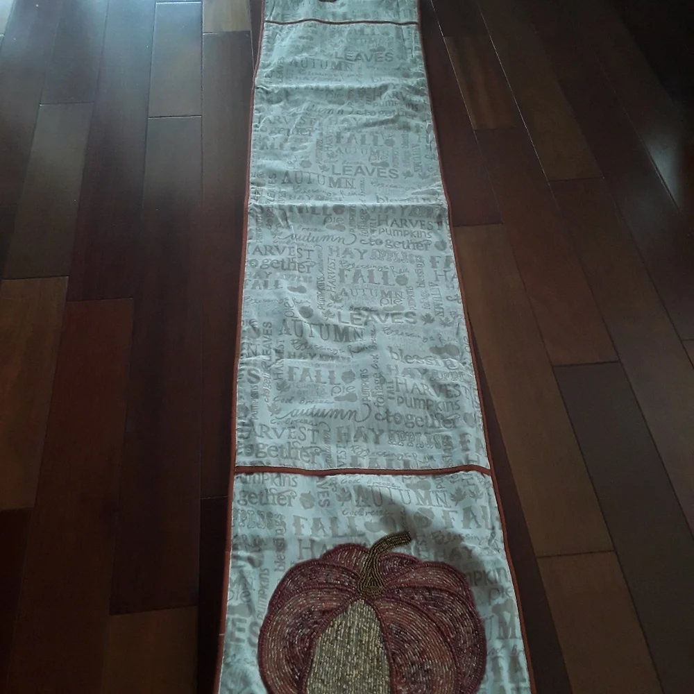 Table runner - Picture 3 of 5